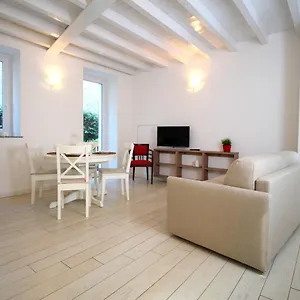 lakefront-cadorna-apartment.it-lombardy.com/